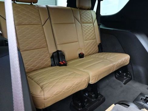Used 2024 Cadillac Escalade Premium Luxury AWD/4WD image 16