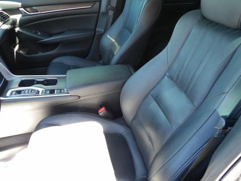 Used 2019 Honda Accord Touring image 10