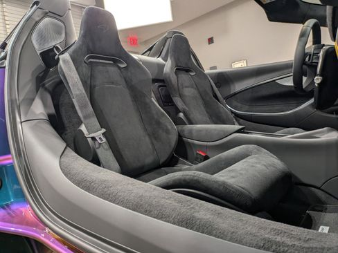 Used 2025 McLaren Artura Spider image 20