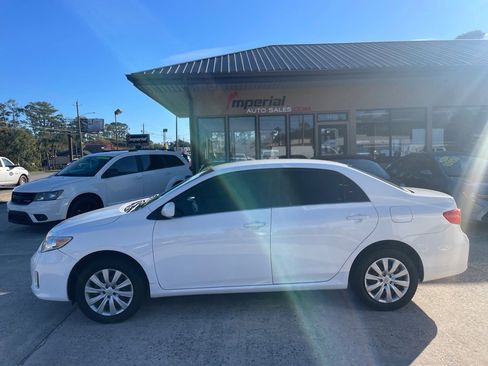 Used 2013 Toyota Corolla LE image 2