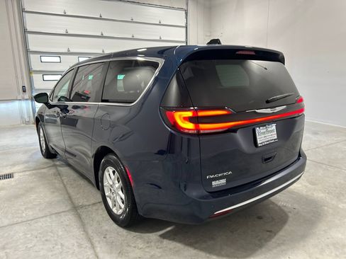 Used 2024 Chrysler Pacifica Touring-L FWD image 8