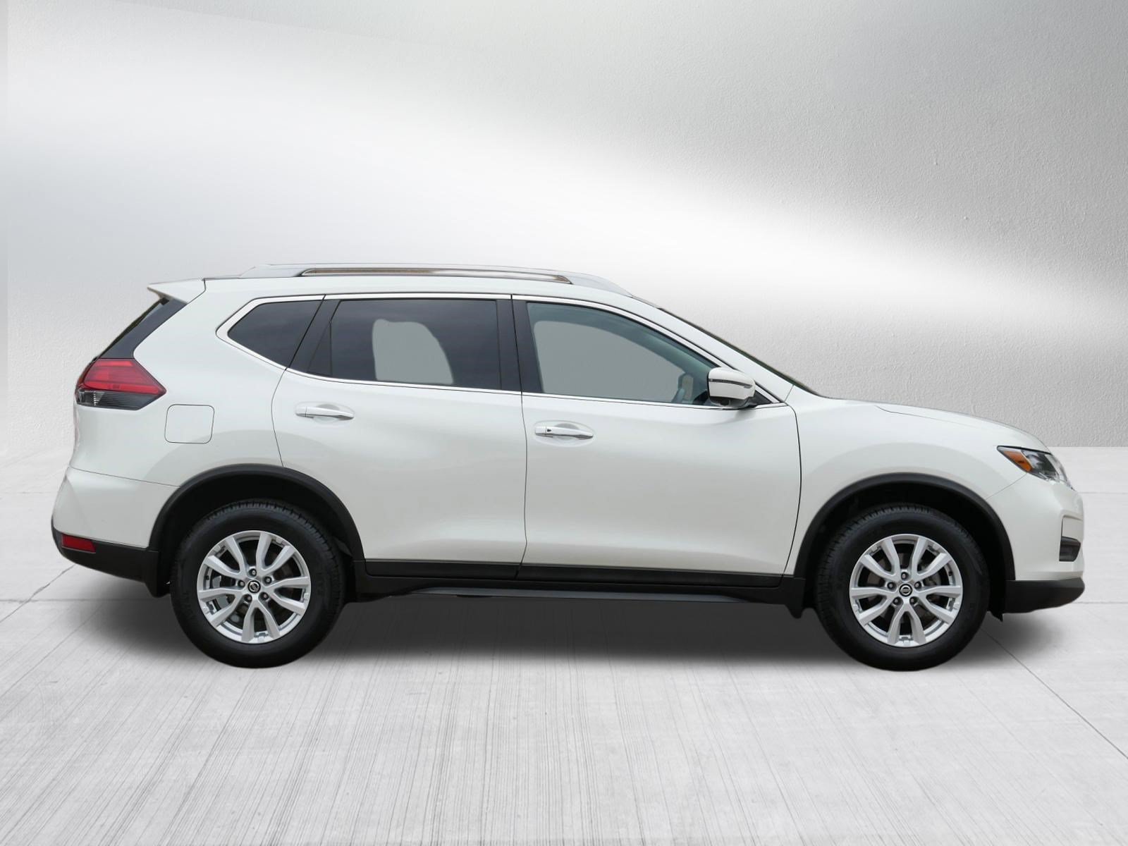 Certified 2017 Nissan Rogue SV w/ SV Premium Package AWD/4WD image 8