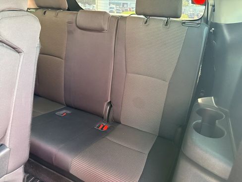 Used 2020 Toyota Highlander LE image 41