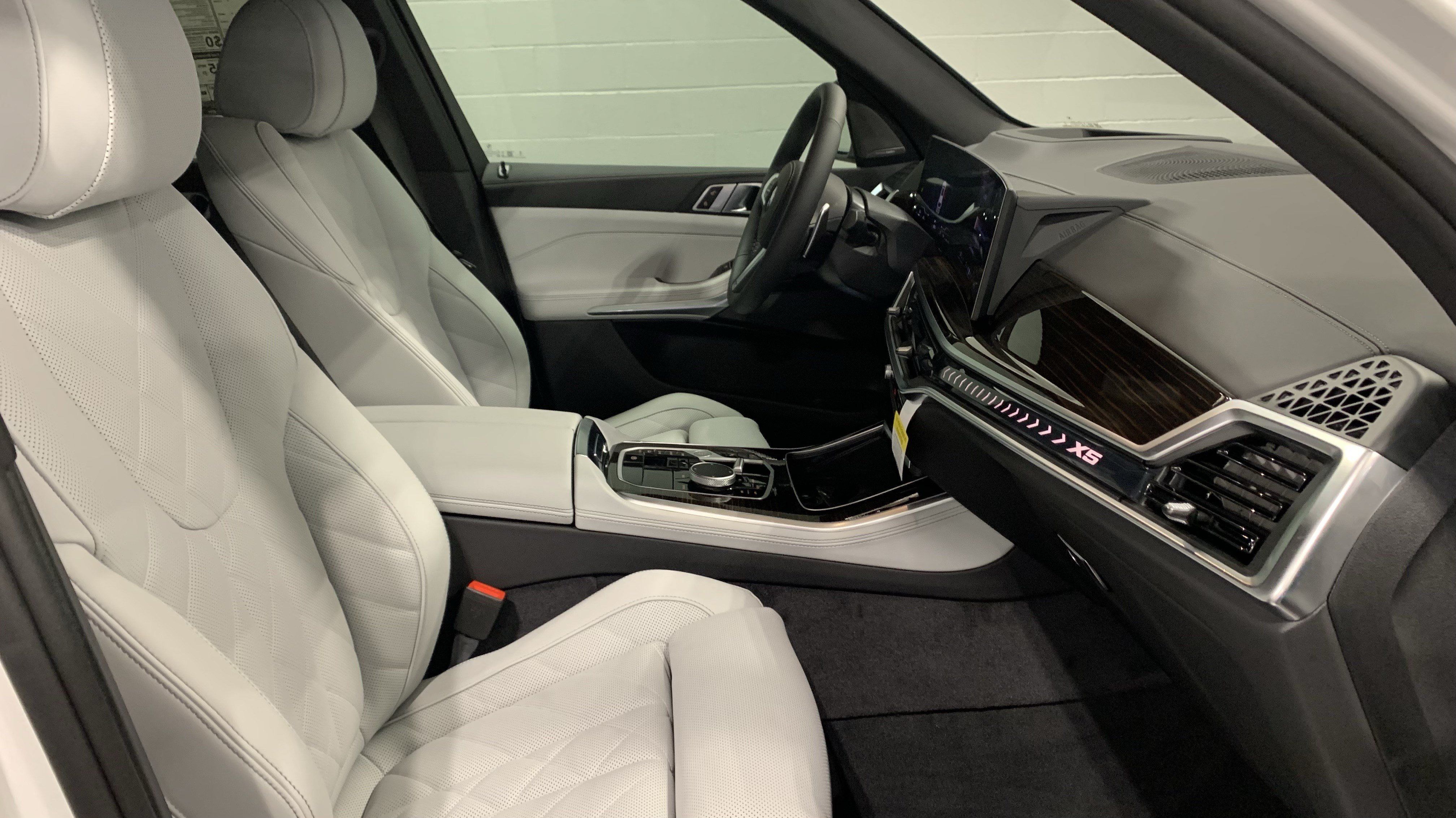 Certified 2026 BMW X5 xDrive40i w/ M Sport Package AWD/4WD image 24