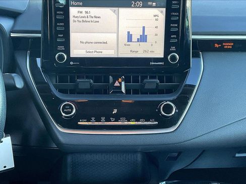 Used 2022 Toyota Corolla LE image 9