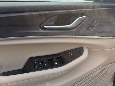 Used 2022 Jeep Grand Cherokee Limited image 21