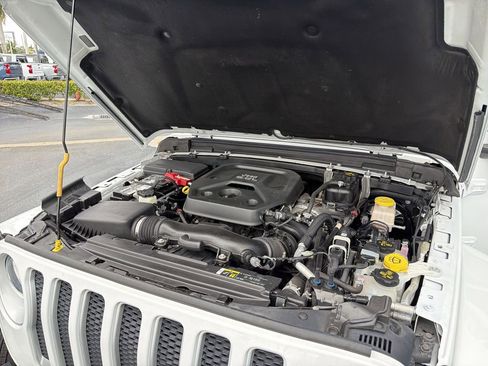Used 2020 Jeep Wrangler Unlimited Sahara w/ Safety Group AWD/4WD image 28