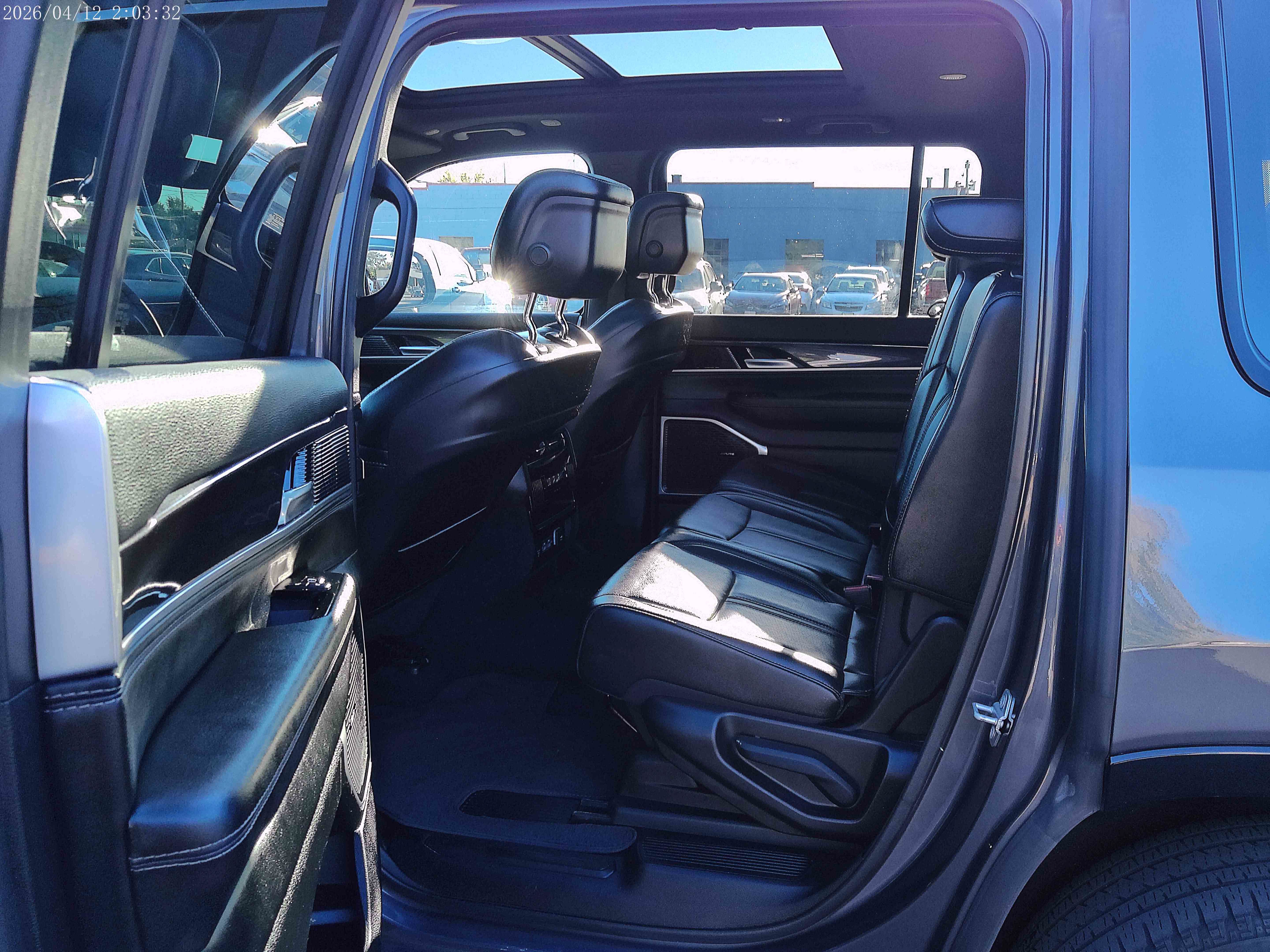 Used 2023 Jeep Wagoneer 4WD w/ Premium Group I image 17