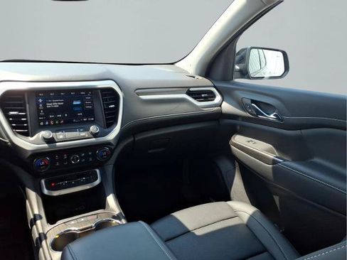 Used 2023 GMC Acadia SLT w/ Elevation Edition FWD image 9