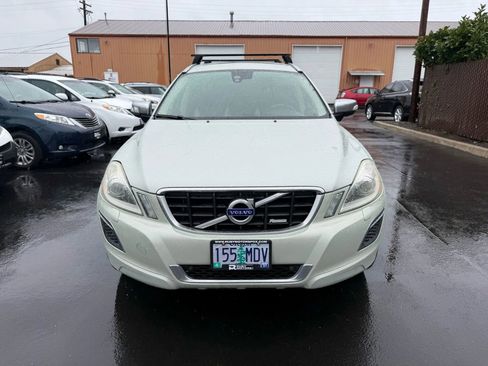 Used 2011 Volvo XC60 T6 R-Design w/ Convenience Pkg image 4