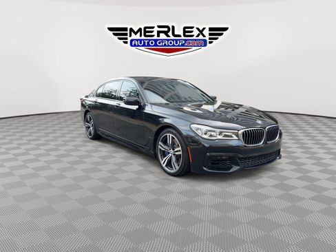 Used 2018 BMW 750i w/ Executive Package RWD image 2