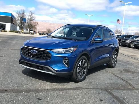 Used 2023 Ford Escape Platinum AWD/4WD image 1