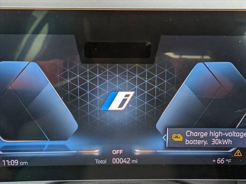 Used 2024 BMW i5 eDrive40i w/ Premium Package image 11