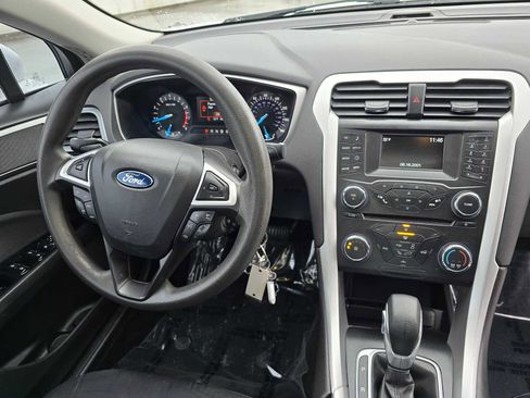 Used 2015 Ford Fusion SE image 10