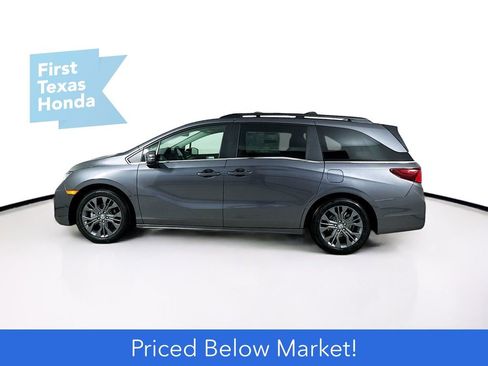 New 2026 Honda Odyssey Touring image 4