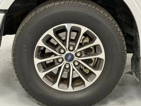 Used 2018 Ford F150 Lariat w/ Equipment Group 502A Luxury image 9