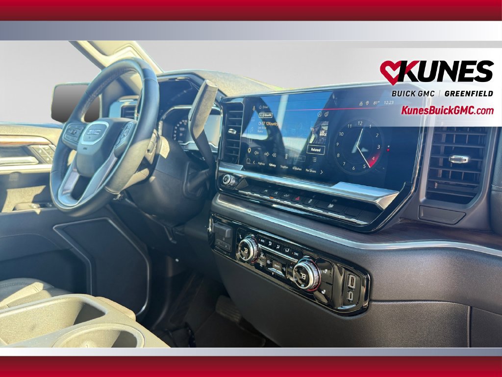 Used 2025 GMC Sierra 1500 SLT AWD/4WD image 38