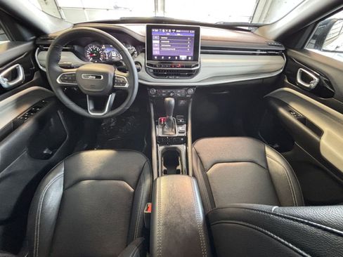 Used 2025 Jeep Compass Limited image 34