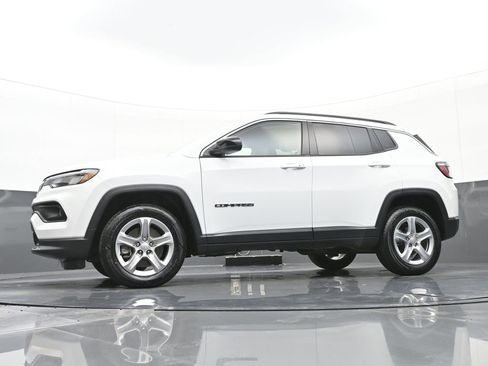 Used 2024 Jeep Compass Latitude image 37