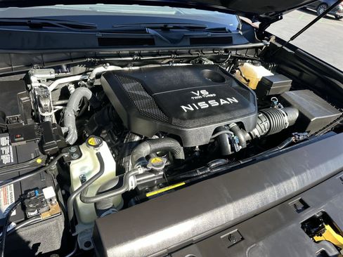 Used 2025 Nissan Armada SL image 9