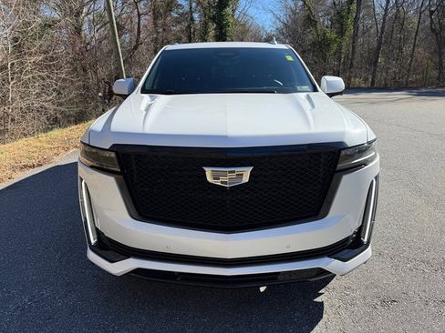 Used 2024 Cadillac Escalade Sport w/ LPO, ONYX Package image 3