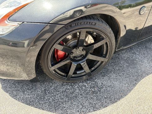 Used 2011 Nissan 370Z Touring w/ Sport Pkg RWD image 3