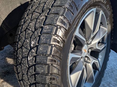 Used 2025 Chevrolet Silverado 1500 LT AWD/4WD image 17