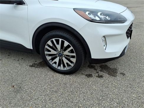 Certified 2022 Ford Escape Titanium image 4