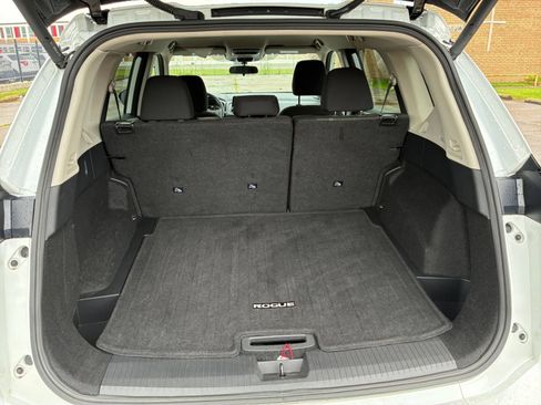 Used 2025 Nissan Rogue SV FWD image 28