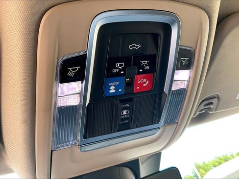 Used 2019 RAM 1500 Laramie AWD/4WD image 33