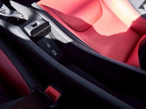 Used 2025 McLaren Artura Spider image 59