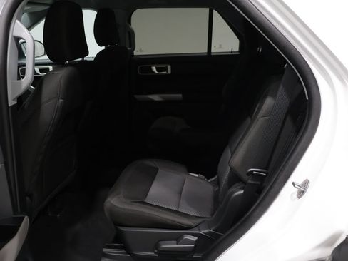 Used 2024 Ford Explorer XLT AWD/4WD image 18