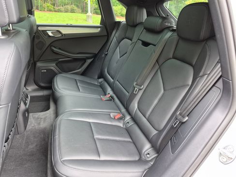 Certified 2026 Porsche Macan AWD/4WD image 25