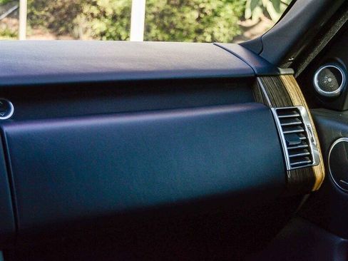 Used 2019 Land Rover Range Rover HSE image 19