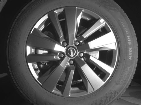 Used 2025 Nissan Pathfinder SV image 12