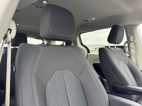 Used 2018 Chrysler Pacifica Touring Plus image 22