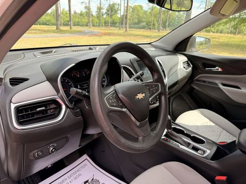 Used 2021 Chevrolet Equinox LS FWD image 14