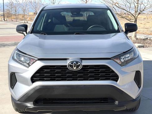 Used 2022 Toyota RAV4 LE image 2