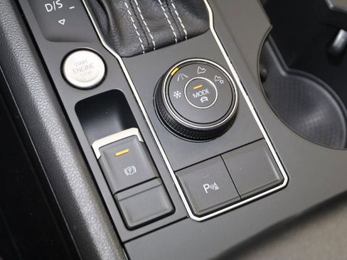 Used 2021 Volkswagen Atlas SE image 28