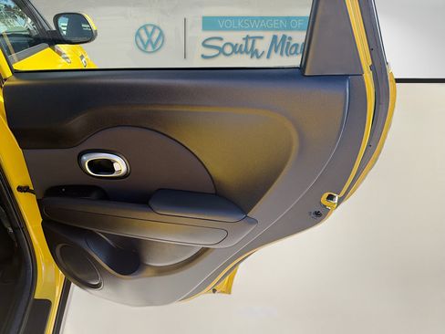 Used 2015 Kia Soul + image 29