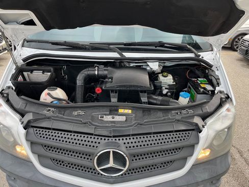 Used 2015 Mercedes-Benz Sprinter 2500 image 34