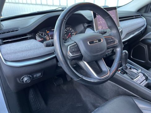 Used 2022 Jeep Compass Latitude image 2