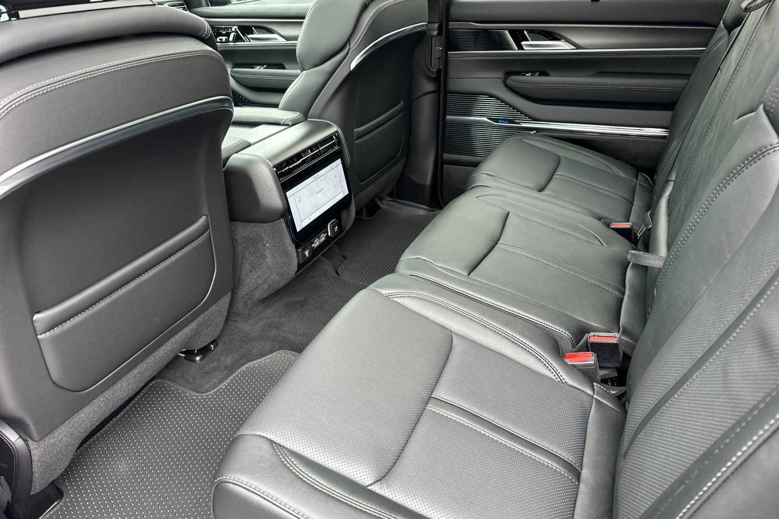 New 2026 Jeep Grand Wagoneer L Summit w/ 8-Passenger Seating Package AWD/4WD image 12