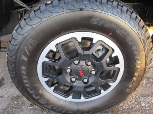 Used 2025 Toyota Tacoma TRD Off-Road image 6