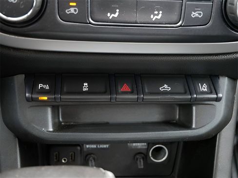 Used 2020 Chevrolet Colorado LT w/ Safety Package image 26