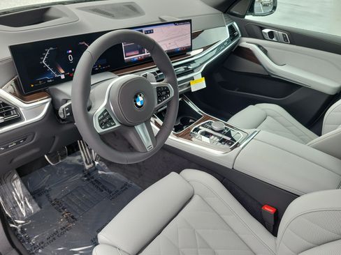 New 2026 BMW X5 xDrive40i w/ M Sport Package AWD/4WD image 18