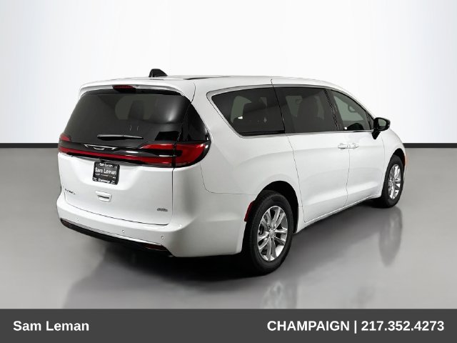 New 2027 Chrysler Pacifica Select AWD/4WD image 7