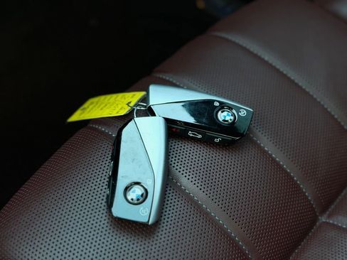 Used 2025 BMW 760i xDrive w/ Premium Package image 41