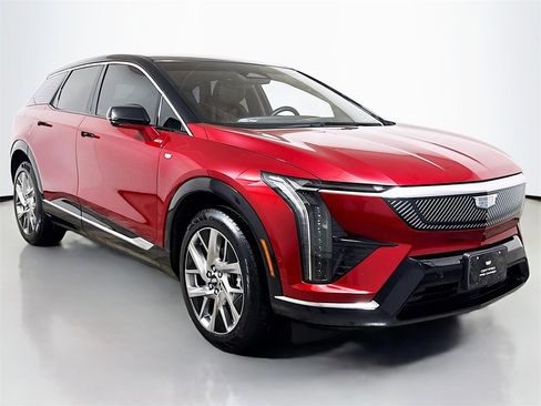 Certified 2025 Cadillac Optiq Luxury 2 image 3