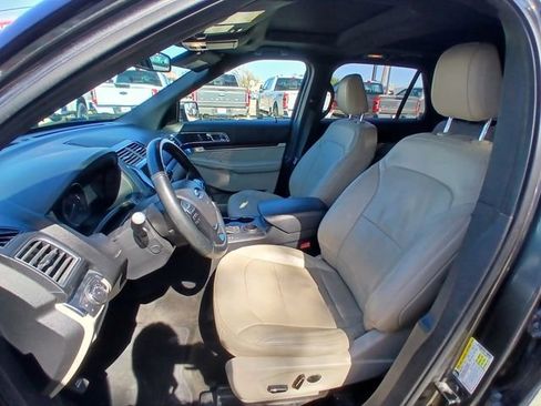 Used 2018 Ford Explorer Limited image 9
